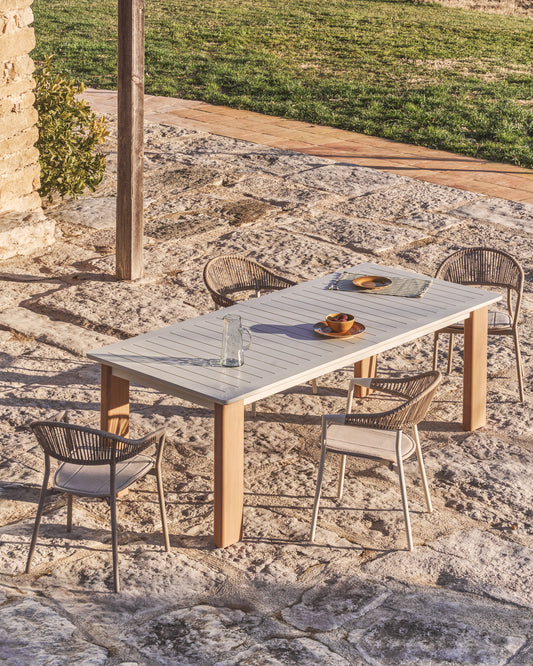 Ensemble table extensible Livorno, aluminium écru, pieds effet bois 233 (350) x 100 cm et 6 chaises Alimia, aluminium écru et corde synthétique beige