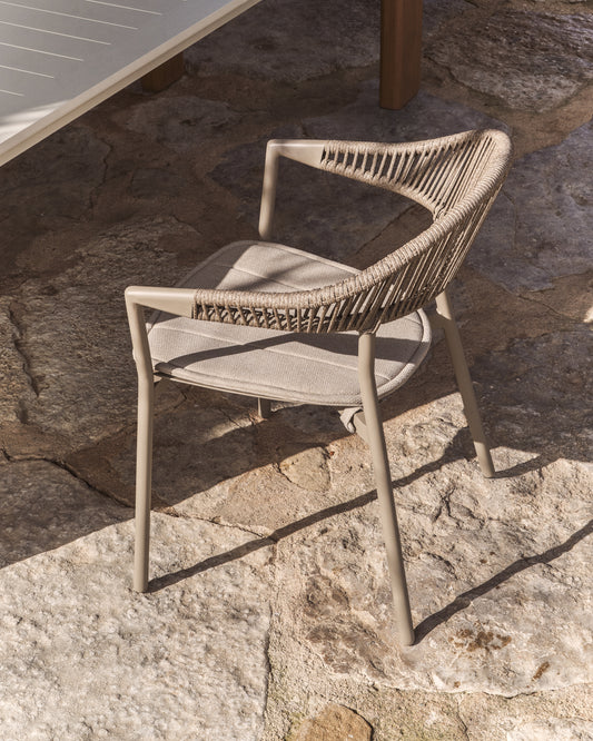 Ensemble table extensible Livorno en aluminium taupe 233 (350) x 100 cm et 6 chaises Alimia en aluminium taupe et corde synthétique marron