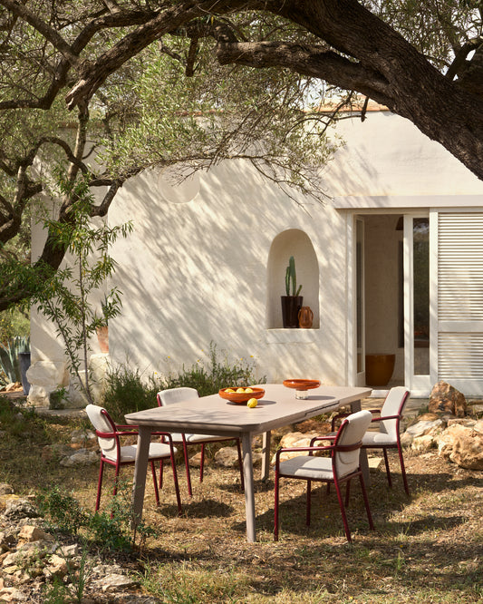 Izola extendable outdoor table in aluminium with taupe finish 220 (280) x 100 cm
