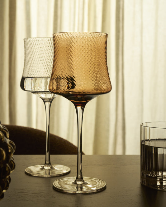 Verre à vin ambre Auri avec relief 46 cl