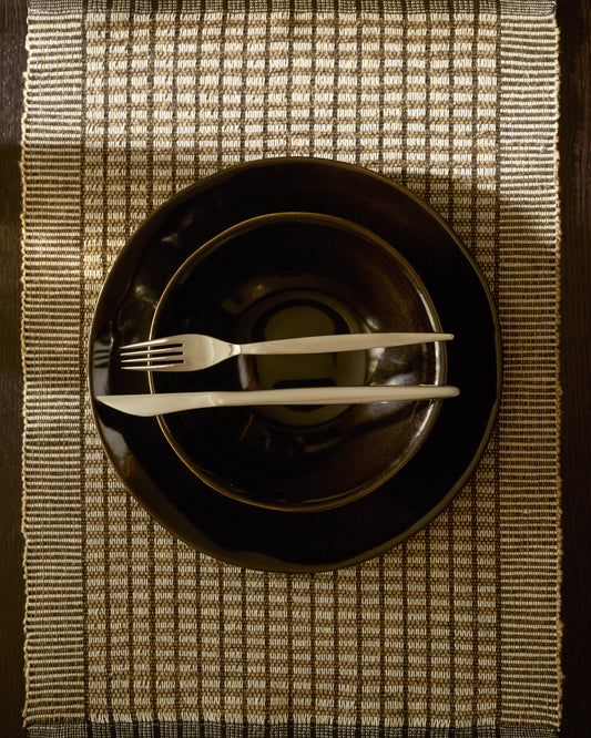 Assiette plate Aderno en céramique marron foncé