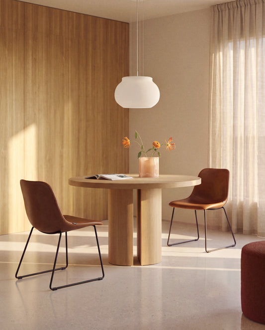 Nealy round table with an oak veneer in a natural finish, Ø 150 cm