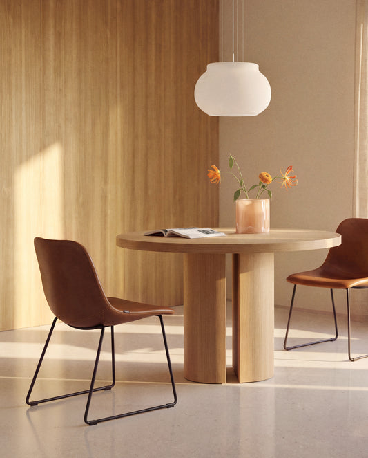 Chaise Zahara en polyuréthane marron avec pieds en acier finition noire FSC 100 %