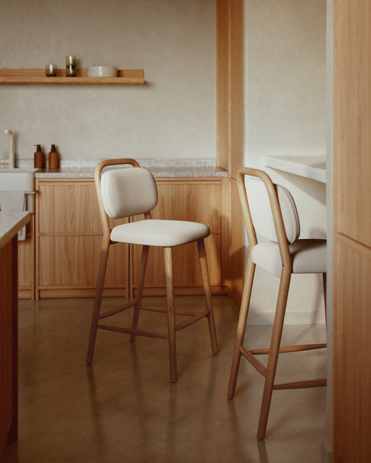 Tabouret Helda en chenille beige et bois de chêne FSC Mix Credit 65 cm