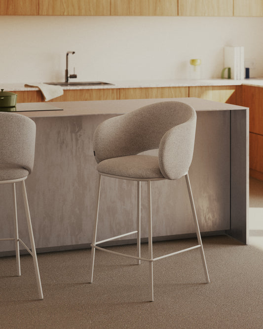 Tabouret Maina en tissu chenille beige et pieds en acier beige FSC Mix Credit 65 cm