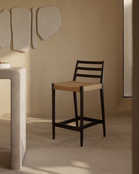 Tabouret Analy dossier en bois de chêne finition noire et assise en corde 65 cm FSC 100 %