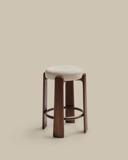 Tabouret Granite en tissu chenille beige et bois de frêne avec finition ton noyer FSC 100 % 75 cm