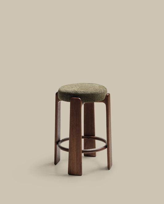 Tabouret Granite en tissu chenille verte et bois de frêne avec finition ton noyer FSC 100 % 75 cm