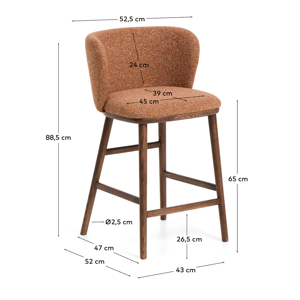 Tabouret Ciselia en chenille épaisse terracotta et pieds en bois de frêne avec finition ton noyer FSC Mix Credit 65 cm