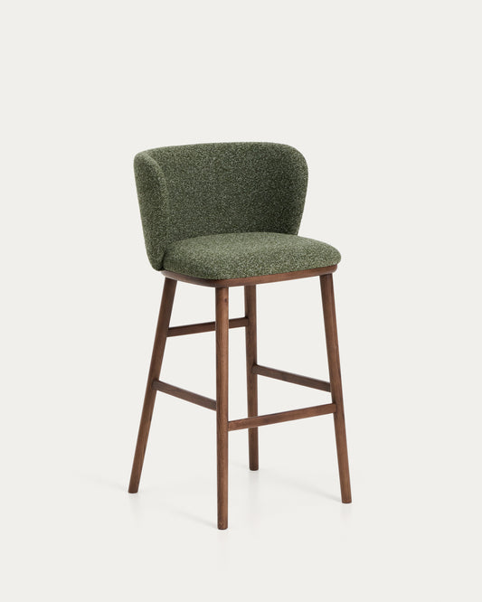 Tabouret Ciselia en chenille épaisse vert foncé et pieds en bois de frêne avec finition ton noyer FSC Mix Credit 75 cm