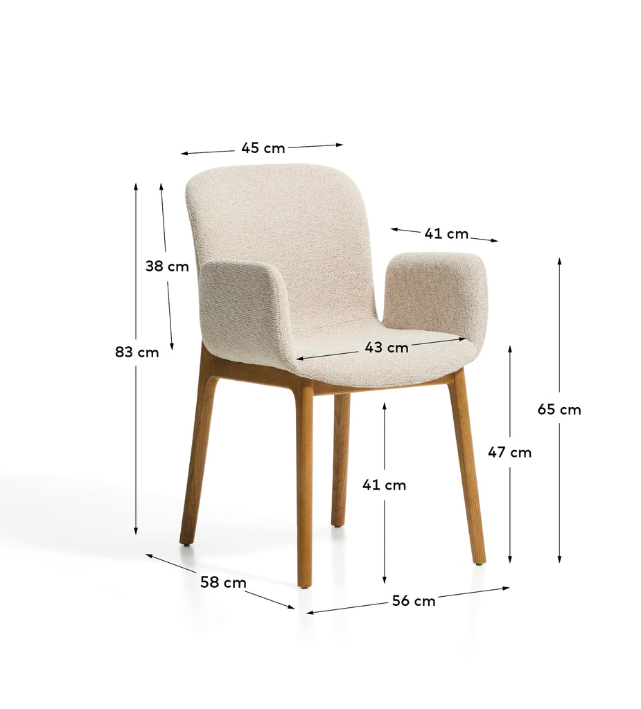 Chaise Elnor avec accoudoirs en chenille beige et pieds en bois de chêne finition naturelle