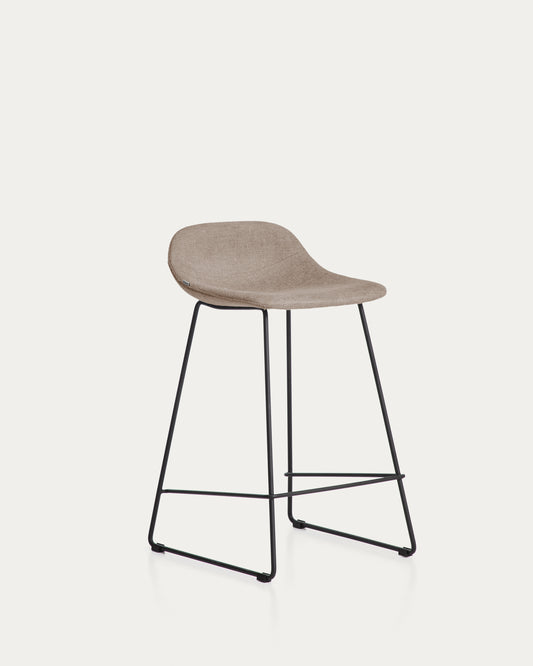 Tabouret Zahara en chenille marron avec pieds en acier finition noire 65 cm FSC 100 %
