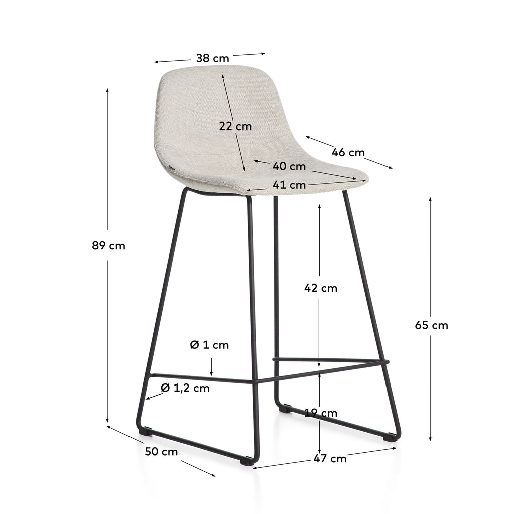 Tabouret Zahara en chenille beige avec pieds en acier finition noire 65 cm FSC 100 %