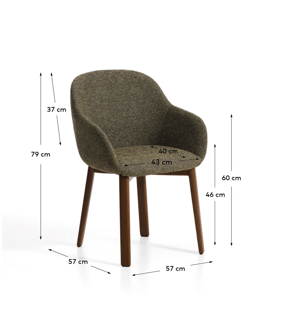 Chaise Meila ignifuge avec accoudoirs en chenille verte et pieds en bois de frêne avec finition ton noyer