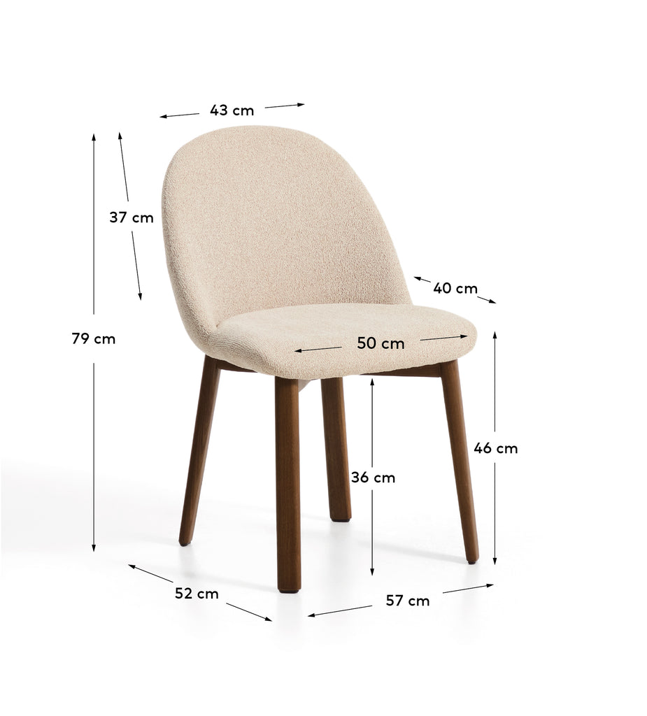 Chaise Meila en chenille beige et pieds en bois de frêne avec finition ton noyer