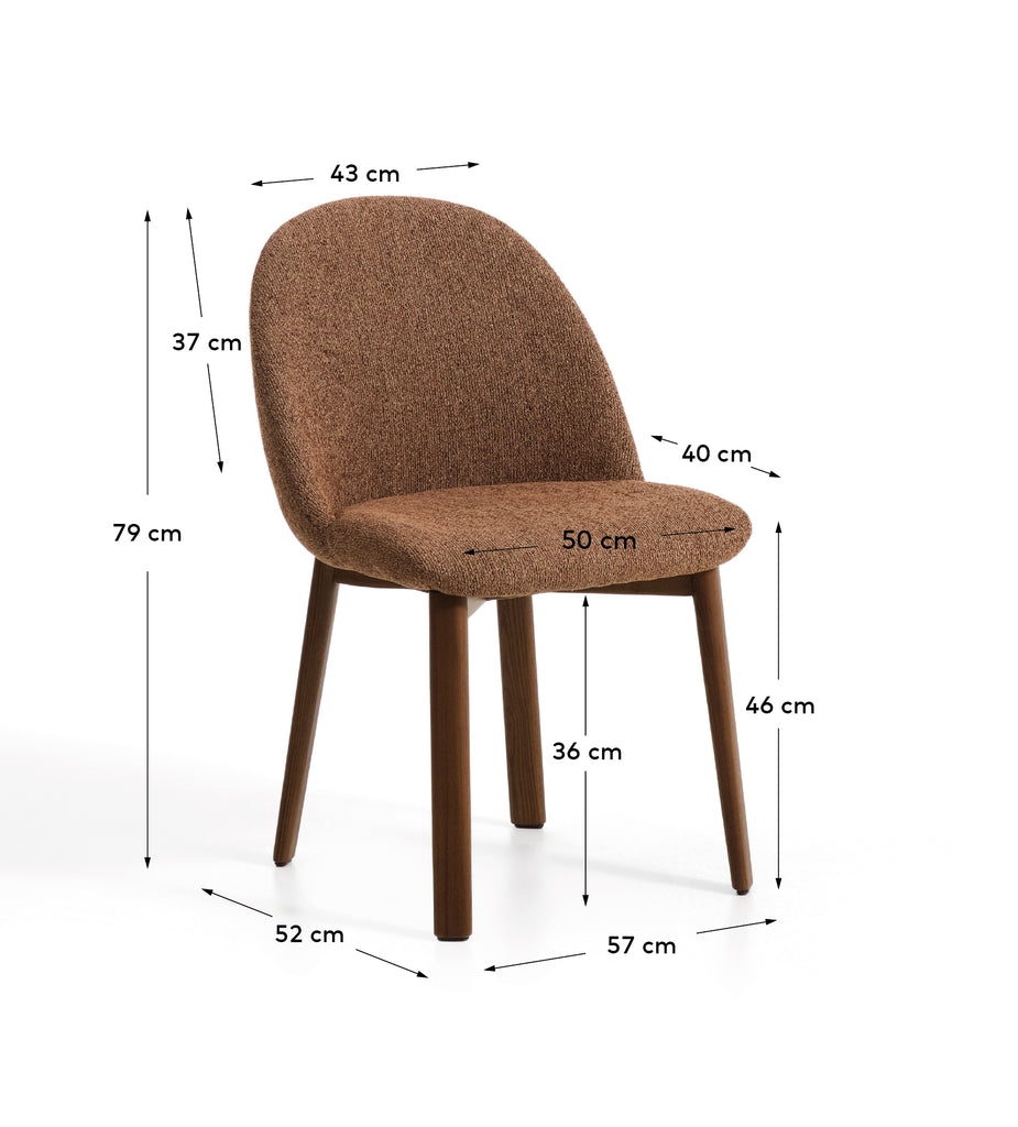 Chaise Meila en chenille terracotta et pieds en bois de frêne avec finition ton noyer
