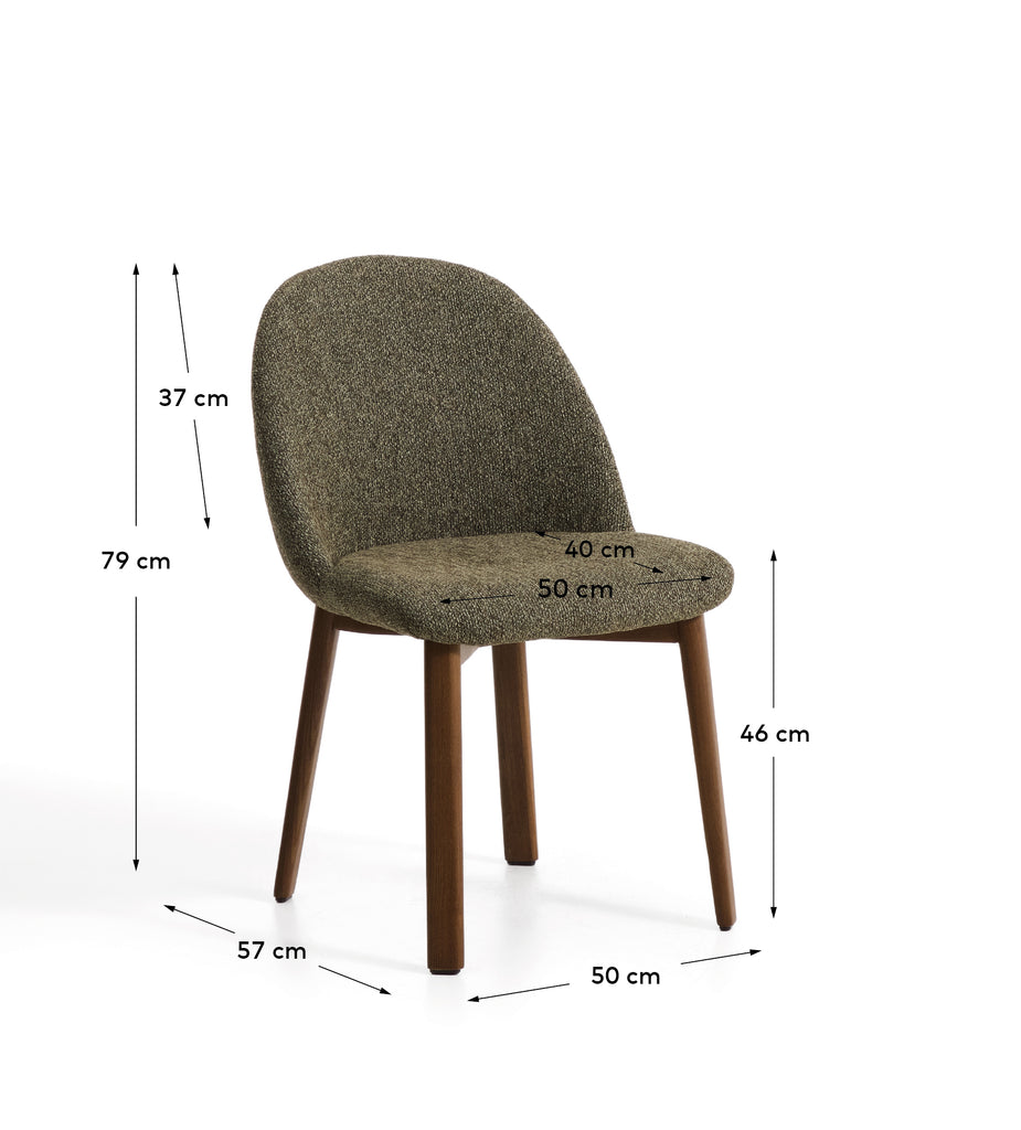 Chaise Meila ignifuge en chenille verte et pieds en bois de frêne avec finition ton noyer