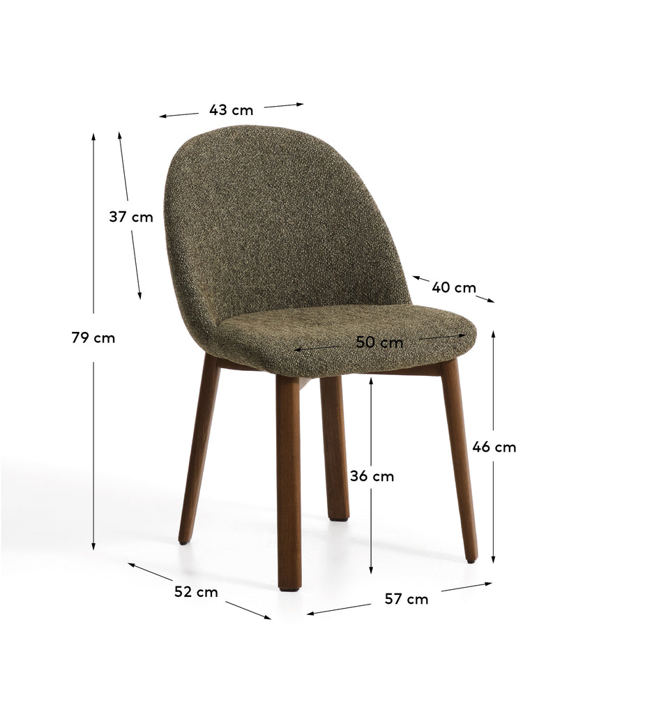 Chaise Meila en chenille verte et pieds en bois de frêne avec finition ton noyer