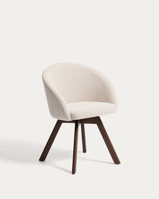 Chaise giratoire Marvin chenille beige et pieds en bois de hêtre finition naturelle FSC 100%