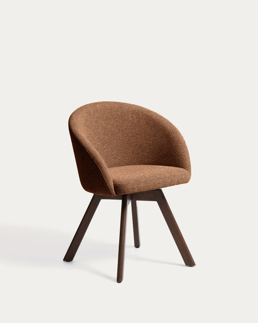 Chaise giratoire Marvin en chenille terracotta et pieds en bois de chêne finition noyer FSC 100%