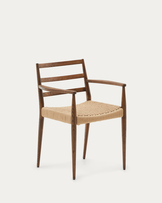 Chaise Analy avec accoudoirs en bois de chêne, finition noyer assise en corde FSC 100 %