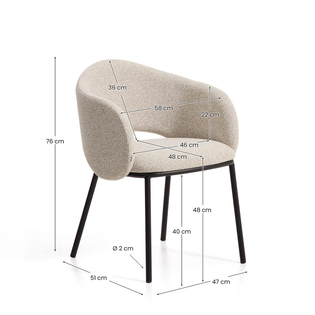 Chaise Maina en chenille épaisse beige avec pieds en acier finition noire FSC Mix Credit