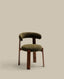 Chaise Granite version ignifugée en chenille verte et bois de frêne avec finition ton noyer FSC 100 %