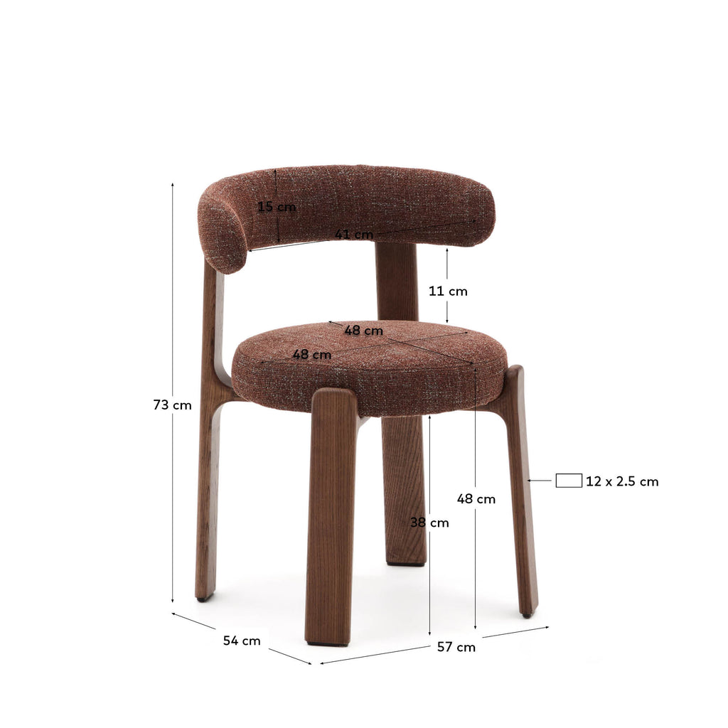 Chaise Granite version ignifugée en chenille marron et bois de frêne avec finition ton noyer FSC 100 %