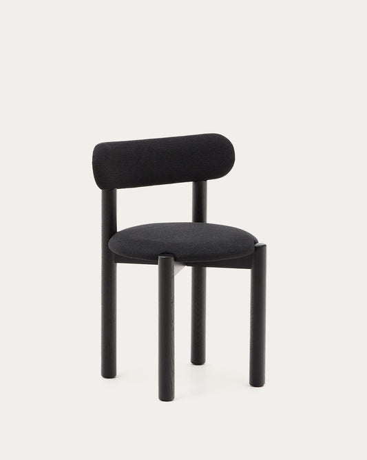Chaise Nebai en tissu chenille noir et structure en bois de chêne finition noire FSC MIX Credit