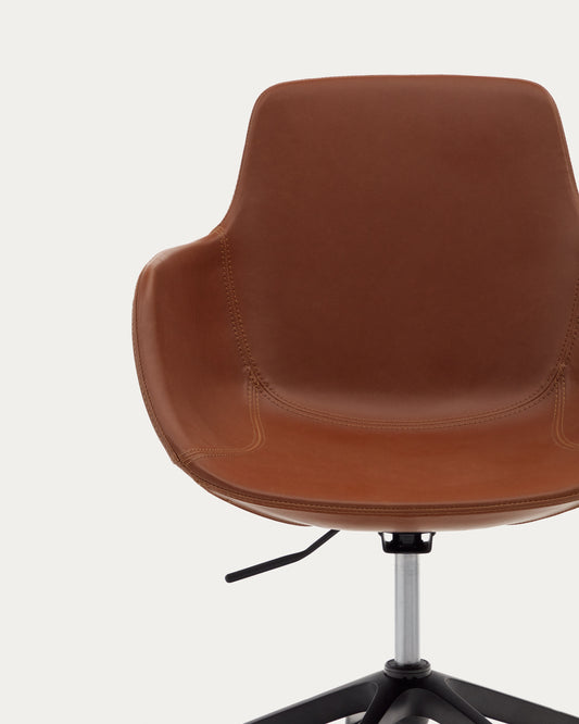 Chaise de bureau Tissiana en polyuréthane marron et aluminium avec finition noire mate