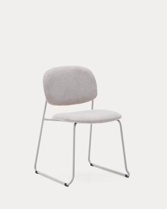 Chaise empilable Meli en chenille beige et pieds en métal beige FSC Mix Credit