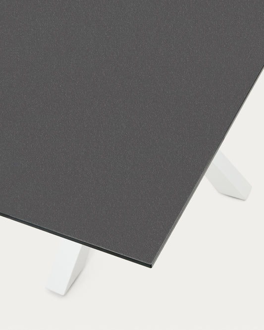 Table Argo en verre noir mat et pieds en acier finition blanche 160 x 90 cm