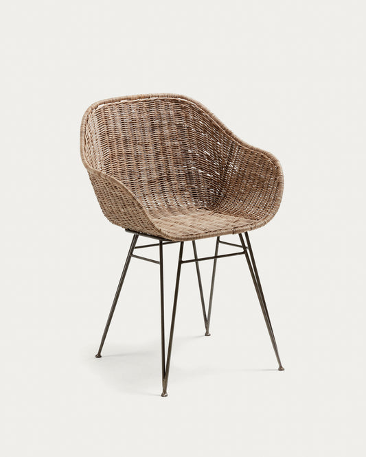 Chaise Chart en rotin et pieds en acier finition noire