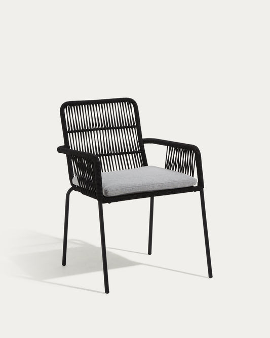 Chaise empilable Samanta en corde noire et pieds en acier galvanisé