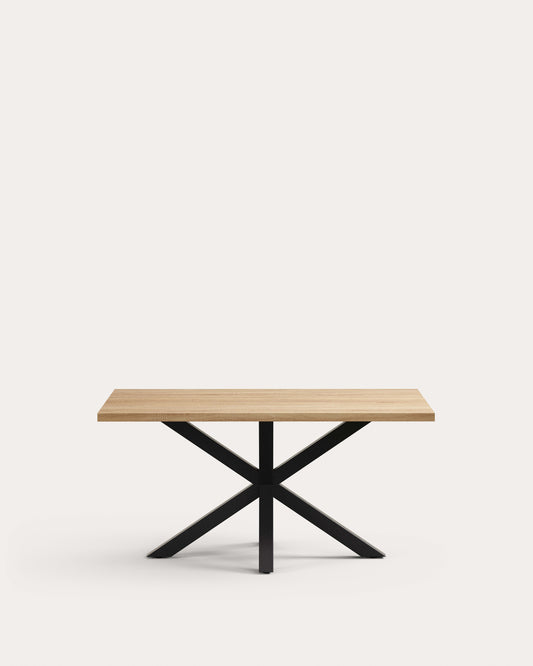 Table Argo en mélaminé finition naturelle et pieds en acier finition noire 160 x 100 cm
