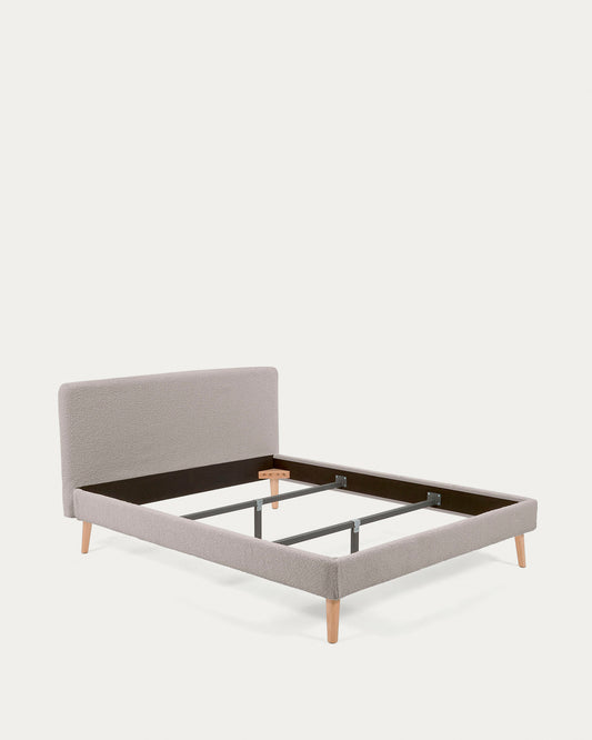 Lit Dyla bouclette gris clair et pieds en bois de hêtre pour matelas de 160 x 200 cm
