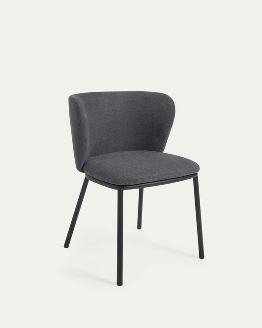 Chaise Ciselia en chenille gris foncé et pieds en acier avec finition noire FSC Mix Credit