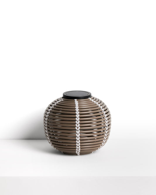 Garoina outdoor solar LED table lamp in taupe synthetic rattan Ø25cm