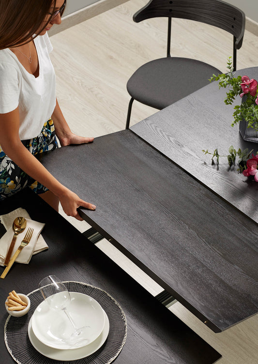 Table extensible Milian placage de frêne et pieds en acier noir 140 (220) x 90 cm