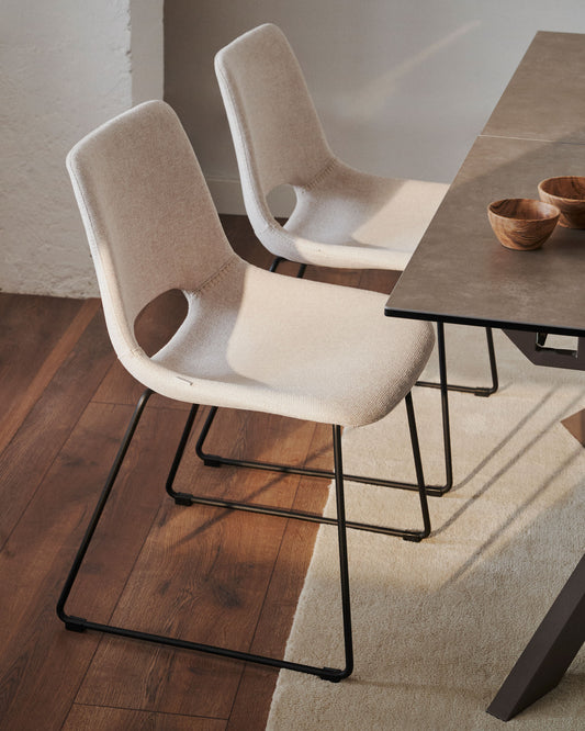 Chaise Zahara beige et pieds en acier noir FSC 100%