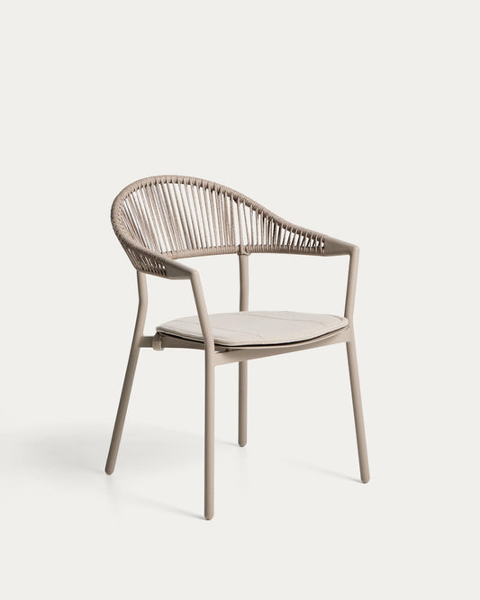 Chaise empilable d’extérieur Alimia en aluminium taupe et corde synthétique marron