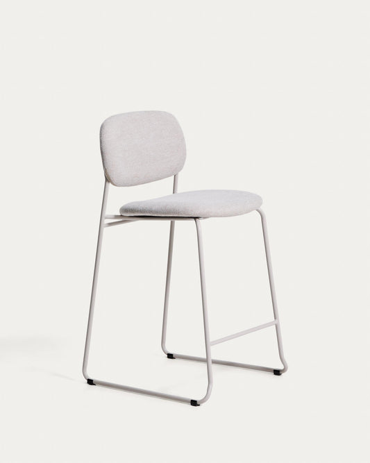 Tabouret empilable Meli en chenille beige et pieds en métal beige FSC Mix Credit 65 cm