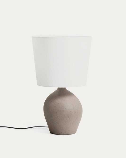 Lampe de table moyenne Viona avec effet pierre texturée et abat-jour en coton