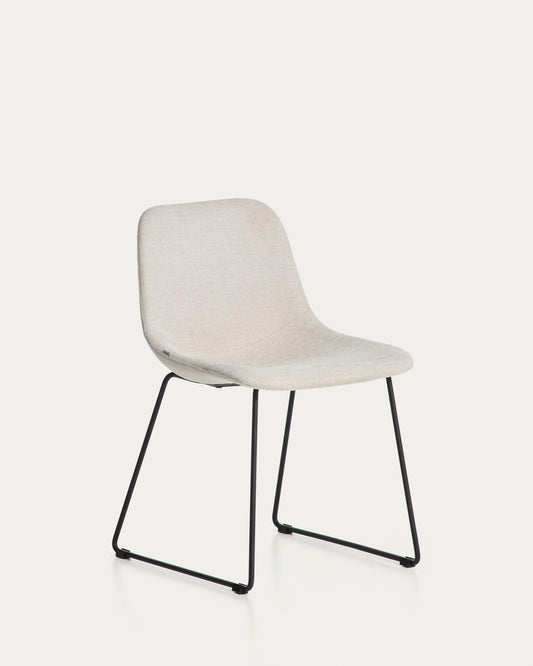 Chaise Zahara en chenille beige avec pieds en acier finition noire FSC 100 %