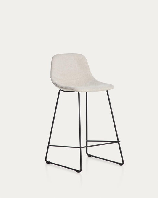 Tabouret Zahara en chenille beige avec pieds en acier finition noire 65 cm FSC 100 %