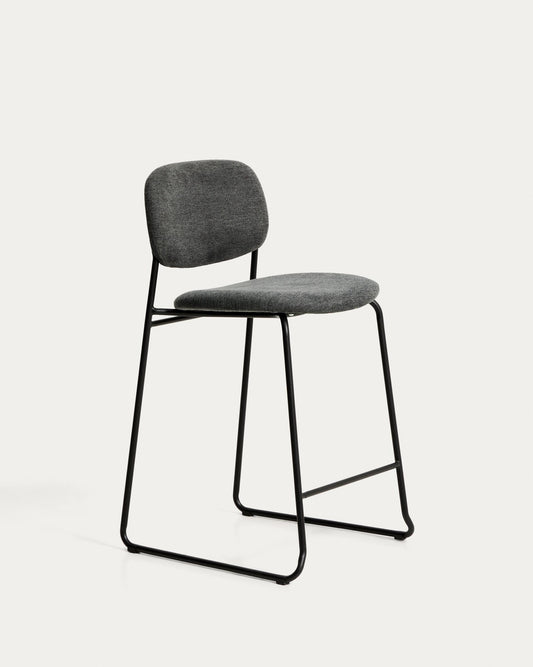Tabouret empilable Meli en chenille grise et pieds en métal gris FSC Mix Credit 65 cm