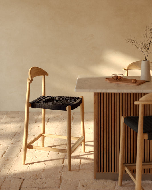 Tabouret Nina en acacia, finition naturelle et corde noire, hauteur 62 cm FSC 100 %