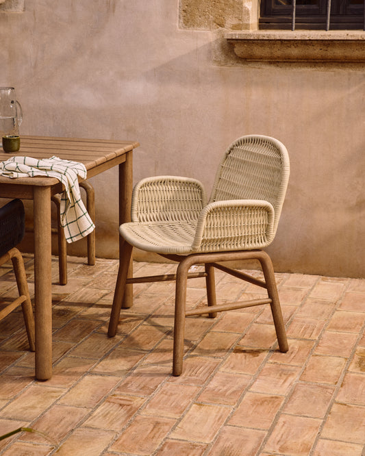 Chaise Alipa avec accoudoirs en bois d’acacia et corde écrue FSC 100 %