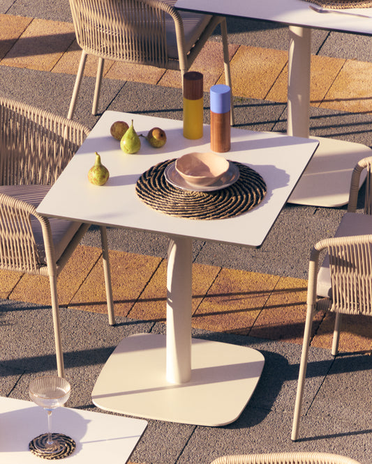 Table d'extérieur Dina blanco avec pied en métal et finition peinte blanche  68 x 68 x 70 cm