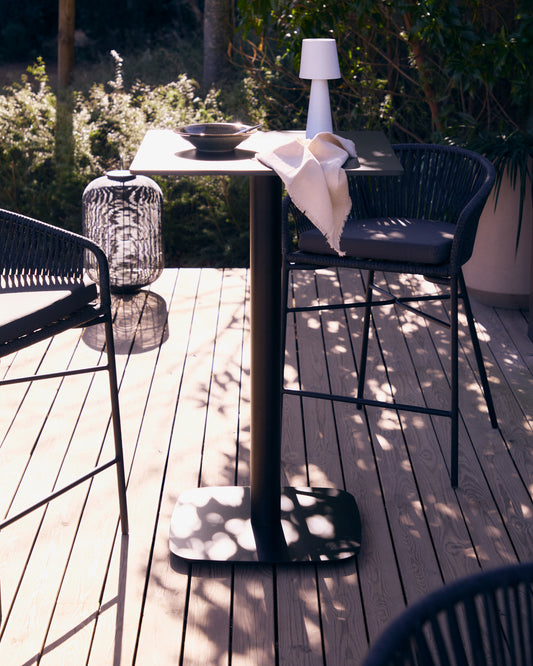 Table haute Esilda noire avec pied en métal et finition peinte noire 60 x 60 x 96 cm